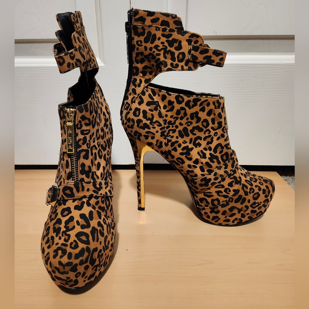 Alba cheetah print heels